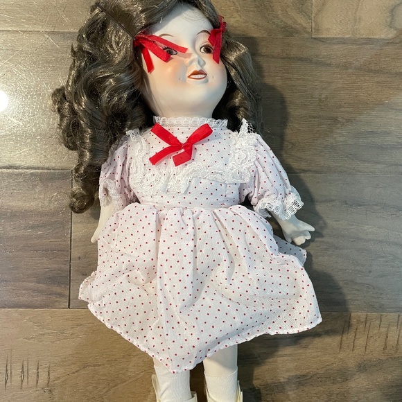 New (but vintage) Shirley Temple Porcelain Doll - Picture 3 of 10